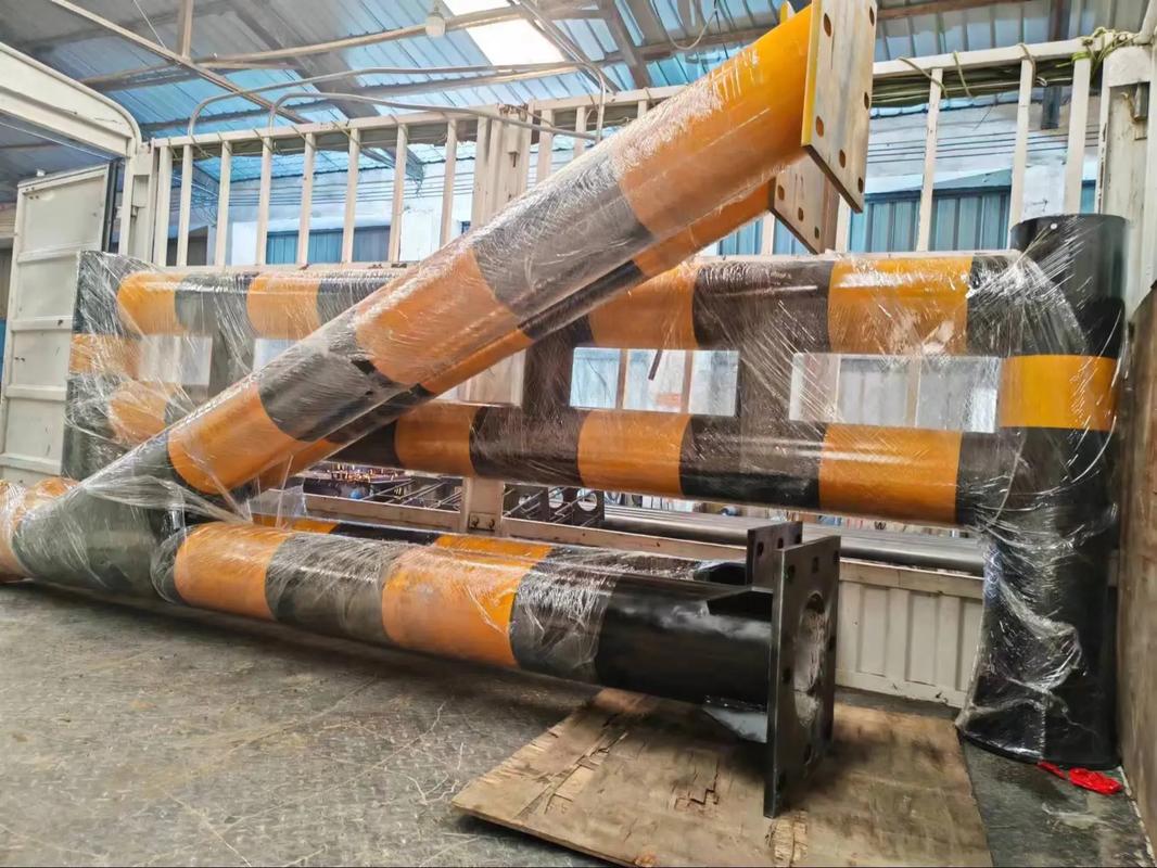 《成都湘達交通設施》專業(yè)生產:交通標識,標牌,標桿,地